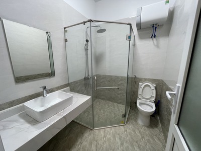 Cho thuê nhà Văn Cao, DT: 83m2, 6 p.ngủ khép kín. 4