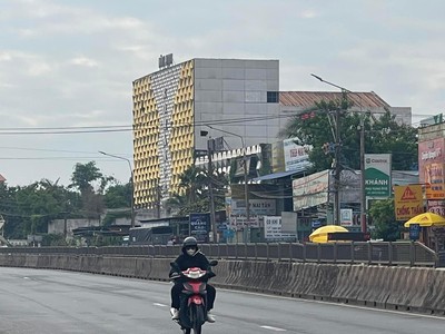 Nhà đẹp bình minh trảng bom đồng nai 1 sẹc ql1a hỗ trợ 3 bên . trọn sổ 1 tỷ 6 , lh 0799 216 799 em 1