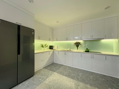 Bán gấp căn 3n tòa vip r1 nội thất hiện đại 3