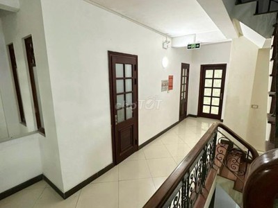 Cho thuê sàn văn phòng trong tòa nhà 6 tầng tại lạc long quân, tây hồ 2