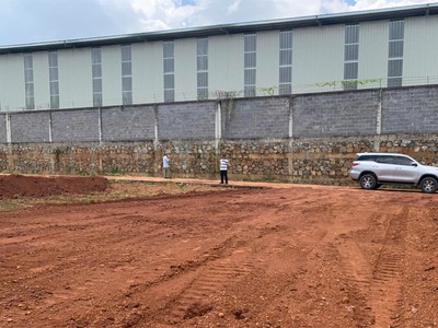 Đất thổ cư trung tâm thị  xã, mặttiền ql13 vào, dân đông, cổng xưởng giày da 195tr 0