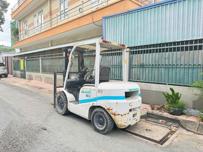 Xe nâng dầu giá mềm máy chất đến xe nâng tại đay 4