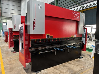 MÁY CHẤN CNC ĐIỆN THỦY LỰC 130 tấn 1,2m  máy có sẵn ở xưởng 6