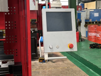 MÁY CHẤN CNC ĐIỆN THỦY LỰC 130 tấn 1,2m  máy có sẵn ở xưởng 7