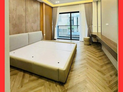 Cực hot nhà cổ linh căn góc 9 tỷ hơn, 50m2 6t 4m, thang máy - ô tô vào nhà - 650m đi aeon 0