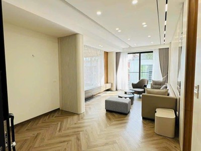 Cực hot nhà cổ linh căn góc 9 tỷ hơn, 50m2 6t 4m, thang máy - ô tô vào nhà - 650m đi aeon 3