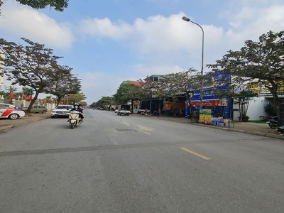 Bán đất tặng nhà tại  đa tốn, gia lâm, hà nội. diện tích 179m2, mt 8m nở hậu. lh 0989894845 0