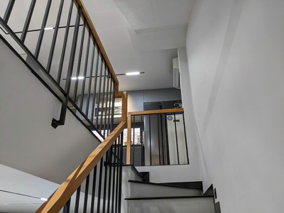 Nhà đẹp lung linh - trệt lửng 2 lầu oto tới cửa, ngay bưng ông thoàn q9 - nhà có sân thượng, có 4