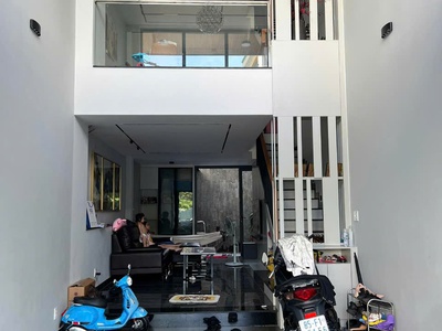 Nhà đẹp lung linh - trệt lửng 2 lầu oto tới cửa, ngay bưng ông thoàn q9 - nhà có sân thượng, có 2