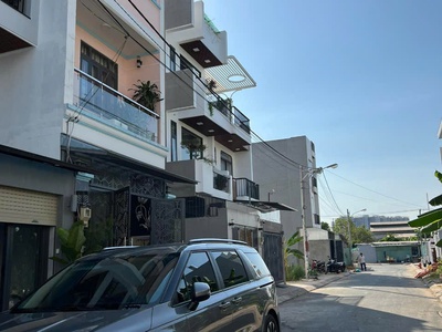 Nhà đẹp lung linh - trệt lửng 2 lầu oto tới cửa, ngay bưng ông thoàn q9 - nhà có sân thượng, có 3