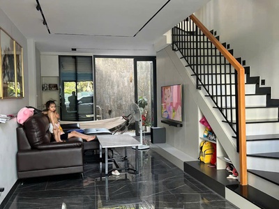 Nhà đẹp lung linh - trệt lửng 2 lầu oto tới cửa, ngay bưng ông thoàn q9 - nhà có sân thượng, có 1