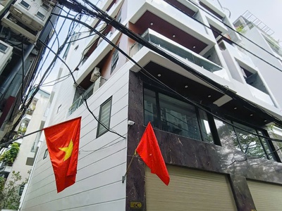 Cần bán nhà bồ đề lô góc , 2 thoáng ,gần đường ô tô , giá chỉ hơn 6 tỷ 0