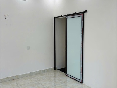 Sos    cực hót    chính chủ bán nhà nguyên căn 18m2 khu công nhân dư hàng đường cột đèn, lê 2