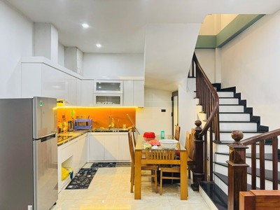 Bán nhà thạch cầu, long biên 40m  mt 4m , oto ,kd, giá4,4ty . 0