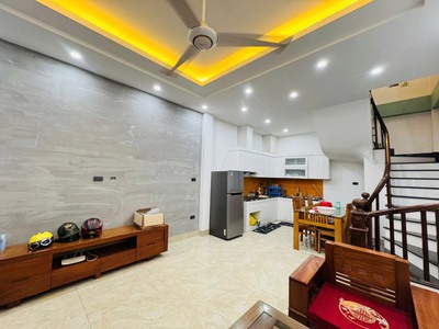 Bán nhà thạch cầu, long biên 40m  mt 4m , oto ,kd, giá4,4ty . 1