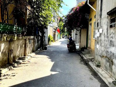 Hạ chào giang biên 110m,nhà  c4,mt 5m,nhỉnh 12tỷ,ôtô vào đất,ngõ oto tránh thông bàn cờ, 0