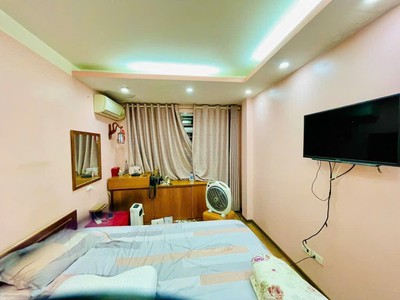 Nhà Đội Cấn ngõ to, thông thoáng với 5 tầng. 1