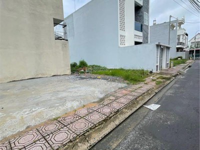 Cần bán lô vị trí đẹp gần uỷ ban phường hiệp hoà dt 5x18m, sổ riêng thổ cư giá chỉ 3, 8 tỷ lh 2