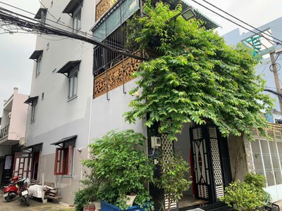 Quận tân phú    cho thuê mb kinh doanh góc 2 mt , giá rẻ 7 tr / tháng,  vị trí kinh doanh 2