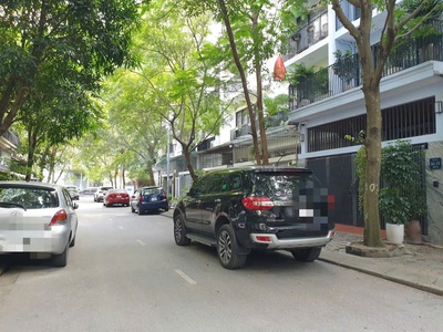 Cho thuê biệt thự LK Trịnh Văn Bô Nam Từ Liêm 80m x 5T giá 35 triệu, vỉa hè, ô tô, KD 0