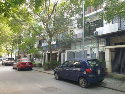 Cho thuê biệt thự LK Trịnh Văn Bô Nam Từ Liêm 80m x 5T giá 35 triệu, vỉa hè, ô tô, KD 1