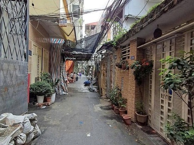 Bán b13 tập thể bệnh viện bạch mai. tầng 1 khu cán bộ nhân viên bệnh viện 0