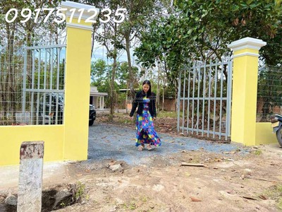 Bán gấp khu đất mt đất cuốc 01 có nhà vườn xinh xắn giảm giá sốc bao tốt cho cđt chỉ 2,5tr/m2 liên 2