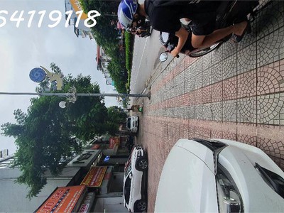 Bán toà nhà 10 tầng mặt tiền 10.5m đẹp nhất mặt phố nguyễn văn cừ - vỉa hè rộng 3m đường trước nhà 0