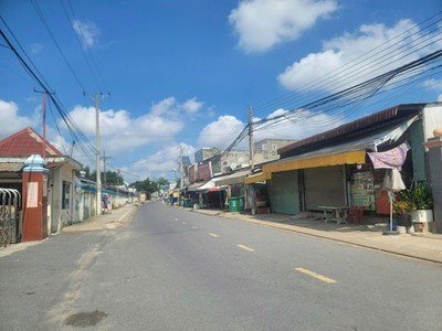 Chính chủ bán gấp lô đất cặp sát bách hóa xanh bình dương, sổ sẵn, giá chỉ 1,1 tỷ dân cư đông đúc 1