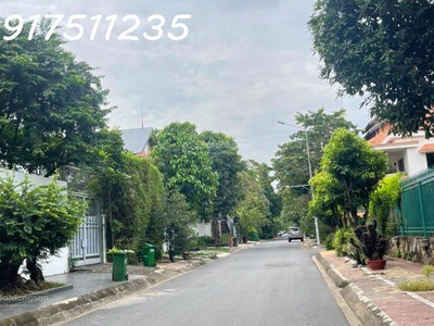 Giảm 5 tỷ. bán gấp lô góc 2 mặt tiền thuộc thảo điền q2 kế vincom dt 7x20m hướng đn đb khu compound 2