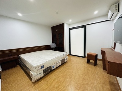 Nhà cổ linh 82m2, 7 tầng, thang máy, vỉa hè ô tô tránh, khu phân lô, gần công viên 2