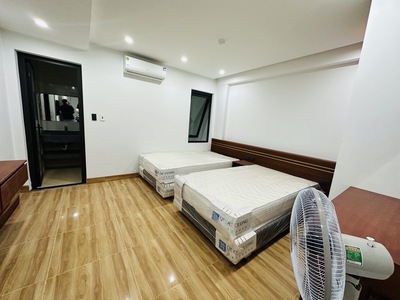 Nhà cổ linh 82m2, 7 tầng, thang máy, vỉa hè ô tô tránh, khu phân lô, gần công viên 3