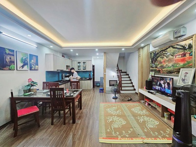 Bán nhà đẹp ngõ thông ba gác, 5 tầng, trung tâm võ chí công, cầu giấy 1