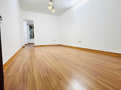 Bán tập thể tầng 2 vĩnh hồ, đống đa, 2 thoáng gần phố gần chợ tiện đi lại trung tâm 1