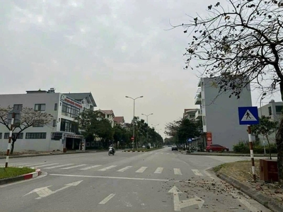 Bán lô đất đường nhánh Hoàng Quốc Việt, TP HD, 68m2, mt 4m, đường 17.5m cực thoáng, giá rất tốt 0