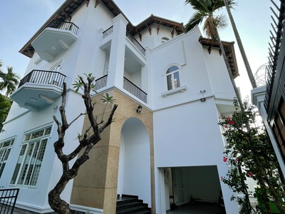 Cho thuê BIỆT THỰ Hồ BƠI Quốc Hương, Thảo Điền, TP Thủ Đức. 3 Tầng, 14x15, 6pn, chỉ 90tr 0