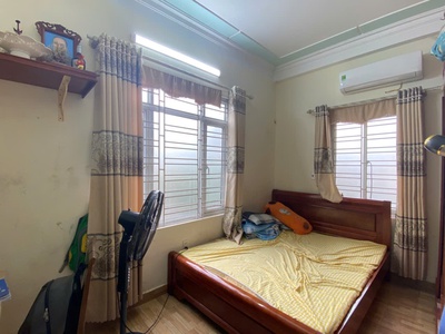 Nhà độc lập 43mx 3 tầng mặt ngõ đường Ngô gia tự cần bán Gấp 2