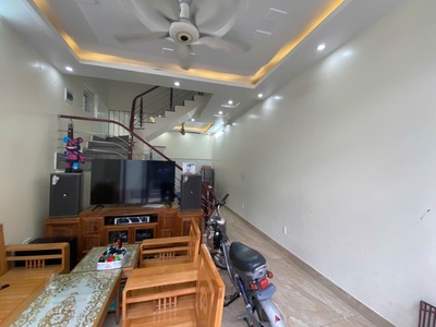 Nhà độc lập 43mx 3 tầng mặt ngõ đường Ngô gia tự cần bán Gấp 3