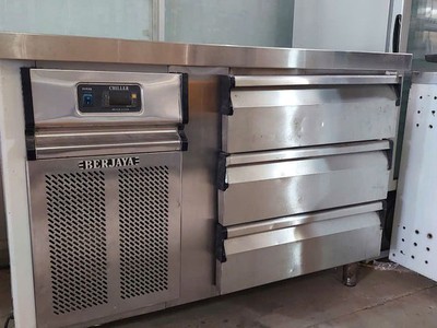 Bàn mát inox BERJAYA 3 ngăn kéo, dài 1M2 0