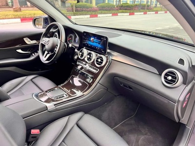 Mercedes-Benz GLC 200 sản xuất 2021 Xanh cavansite/đen 3