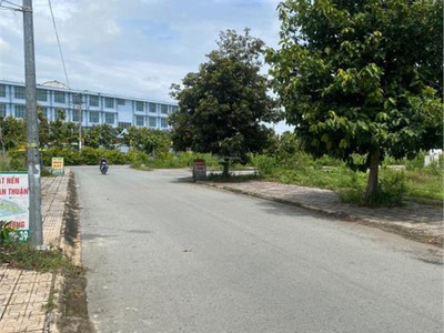 Chính chủ gửi bán gấp 1 lô 93.7m2 đường n6 hướng nam kdc an thuận gần cổng chính sb long thành 4