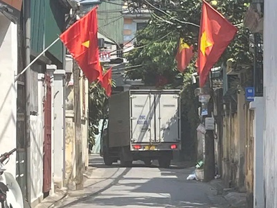 Nhà đẹp phố ngọc thụy 40m2,7 tầng, mặt tiền 4.2m, 10.5 tỷ.long biên.thang máy,kinh doanh,gâra 7 chỗ. 4