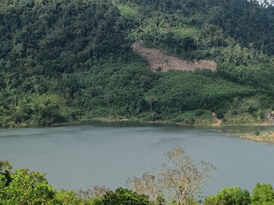 Bán đất hơn 2010m2 sẵn 400m2 thổ cư thực tế 1 ha đất view hồ mát mẻ 65m mặt tiền bê tông kdc sẵn 1