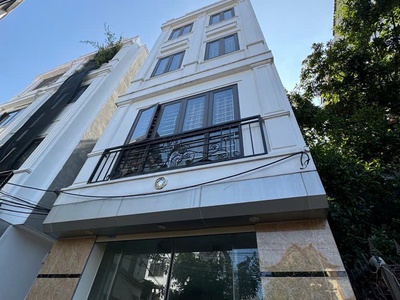 Nhà xây chắc chắn- ngõ ô tô nhỏ - căn góc - thoáng 0