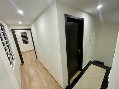 Siêu phẩm - việt hưng 40m,5 tầng,nhỉnh 6tỷ,lô góc 2 thoáng,ôtô đỗ cổng 4