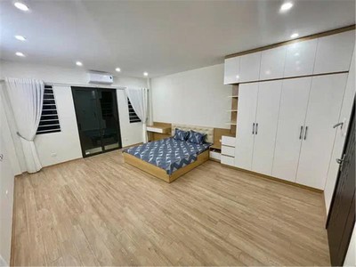 Siêu phẩm - việt hưng 40m,5 tầng,nhỉnh 6tỷ,lô góc 2 thoáng,ôtô đỗ cổng 2