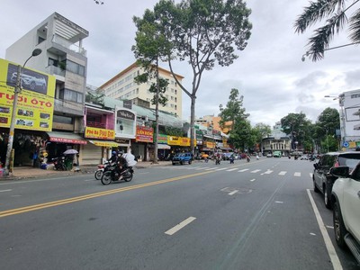 Bán MT giá hẻm đường Nguyễn Tri Phương, Q10. rộng 200m2. 6 tầng. Giá chỉ 275tr/m2   55 tỷ. 2