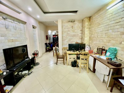 Bán nhà láng hạ 50m 4 tầng mặt tiền 4,5m 9 tỷ 0