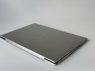 Dell Xps 9300 Core i7-1065G7 / Ram 32GB / SSD 512GB / 13.4 inch FHD  / 1.27Kg 5