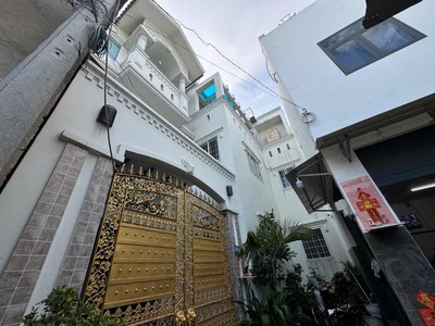 Nhỉnh 5 tỷ - nhà 3 tầng - 152m2 - HXH - Hồ Ngọc Lãm - Bình Tân 3